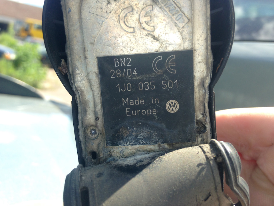 Photo from the logbook Volkswagen Passat Variant (B5). Found on photo: 1J0035501