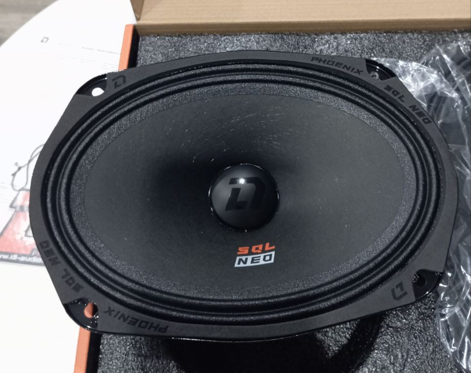 С первого взгляда DL Audio Phoenix SQL 69 Neo очаровывают своим агрессивным, но в то же время изящным дизайном. Эти динамики не только выглядят эффектно, но и обладают выдающимися техническими характеристиками, которые гарантируют превосходное звучание. — Toyota Camry (XV30)