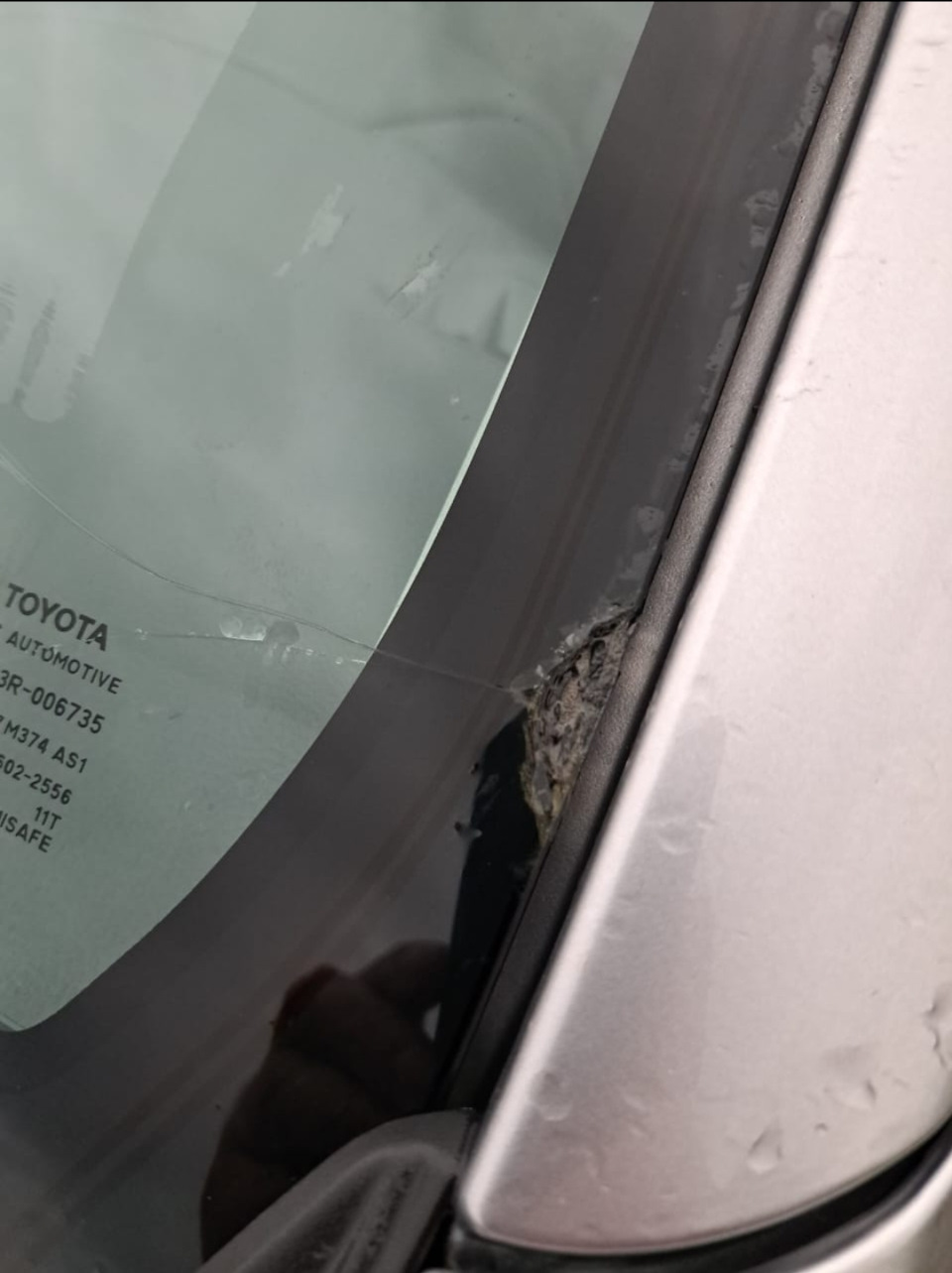 Привет от встречного КАМАЗа — Toyota Fortuner (2G). Запчасти на фото: LR006735
