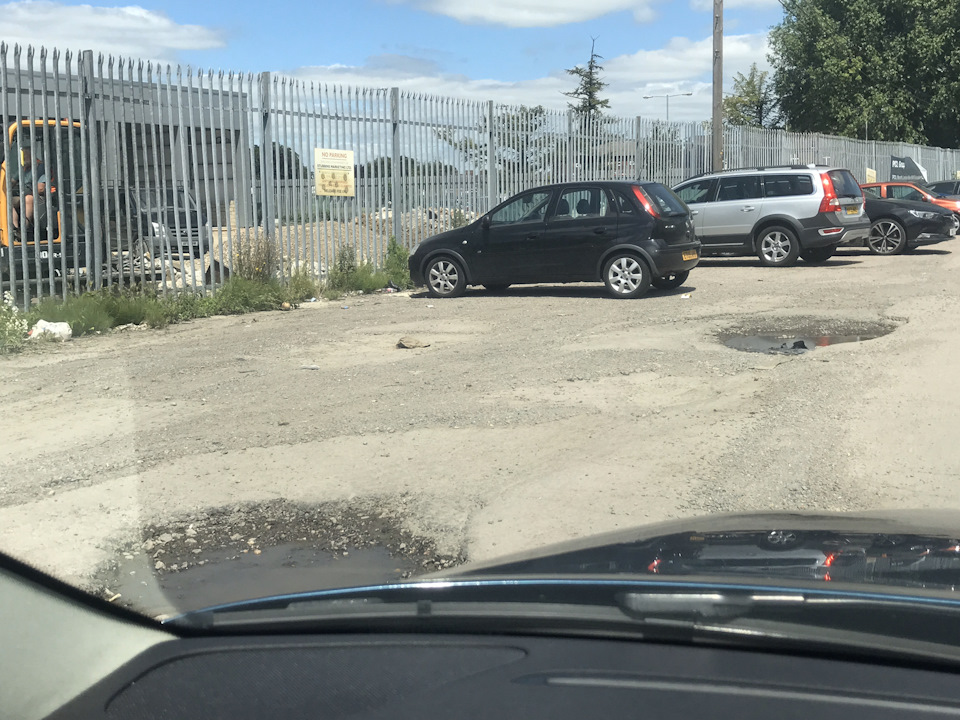 В этих ямах можно запроста весь авто оставить. — Saab 9-3 (2G)