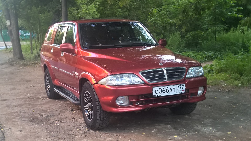 SsangYong Musso Sports Red Moon