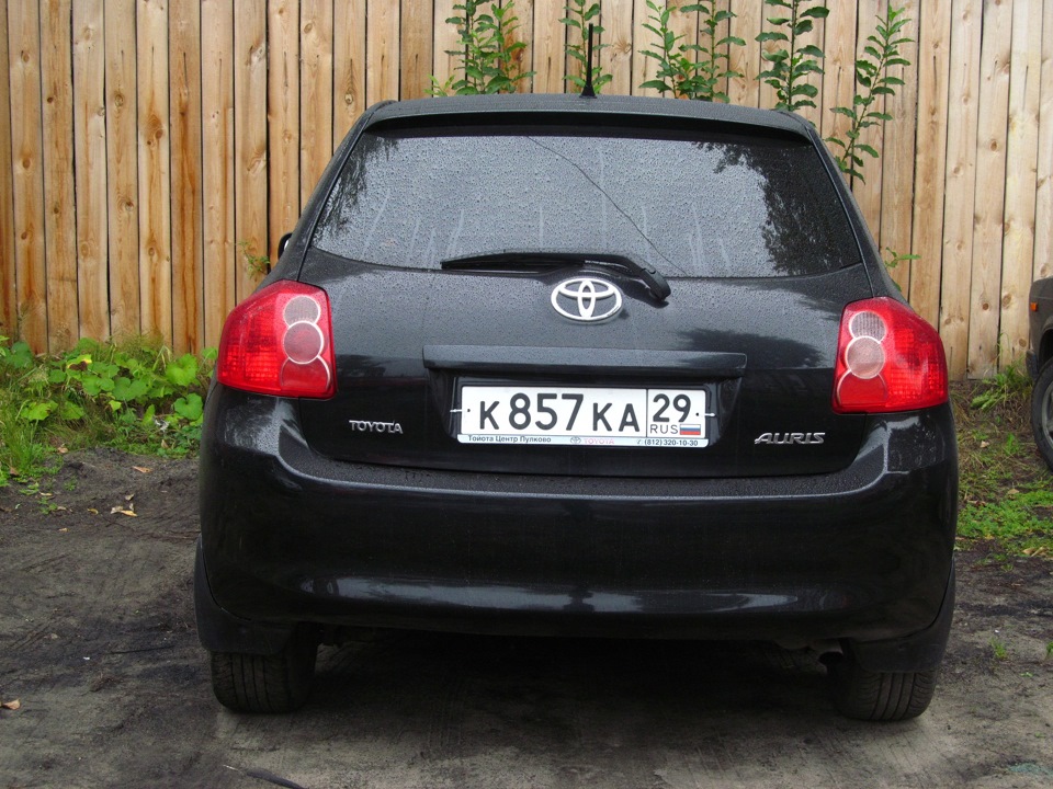 После дождя — Toyota Auris (1G)