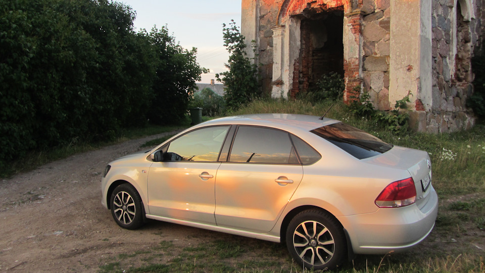 Volkswagen Polo Sedan Практичный пепел@ц