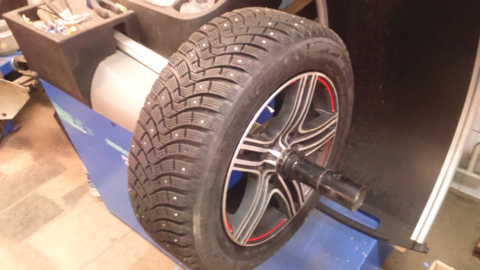 MICHELIN X-Ice North 2 205/60/16 — Honda Civic Hatchback (8G). Запчасти на фото: 220560, Michelin X-Ice North 2 205/60R16