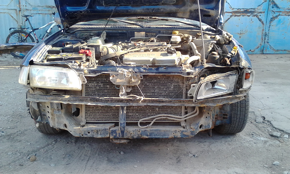 Телевизор. Выглядит, конечно, брутально без бампера… — Mitsubishi Lancer V
