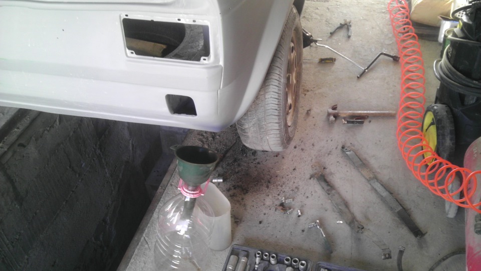 1 — Volkswagen Golf Mk1. Запчасти на фото: 1000900