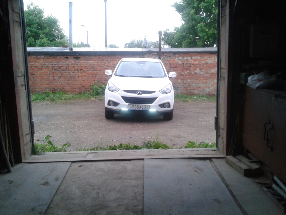С телефона… засвечивает… Кажется — Hyundai ix35