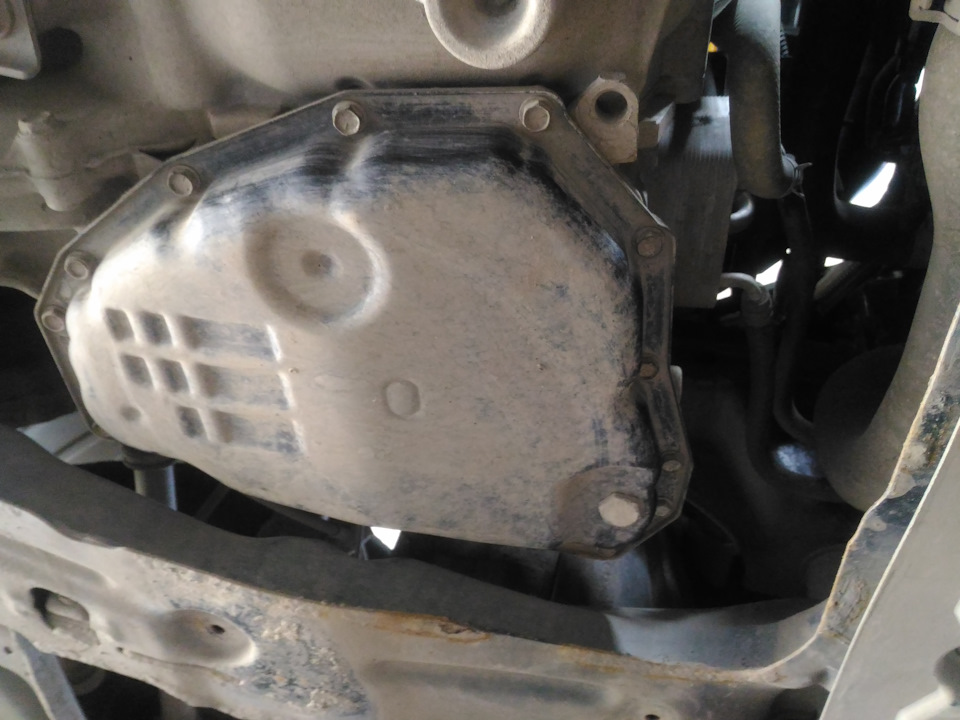 Поддон…сфоткал, чтобы было понятно, что вариатор не такой, как на 2л — Nissan Qashqai (1G)