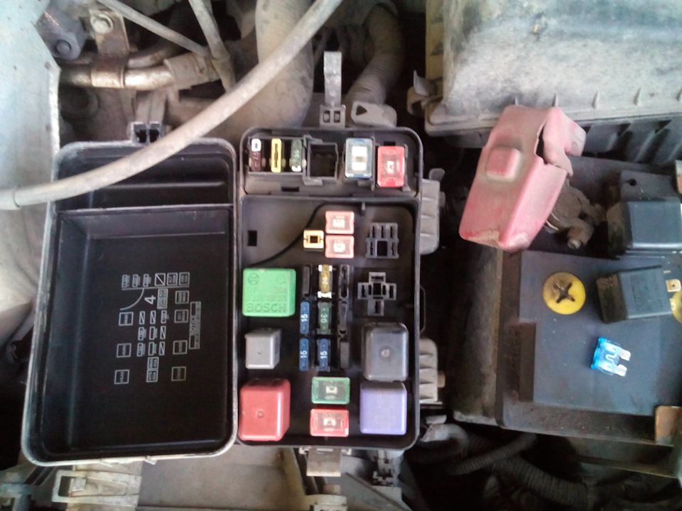 на ночь повытаскивал все релюшки и предохранитель EFI — Toyota Carina E