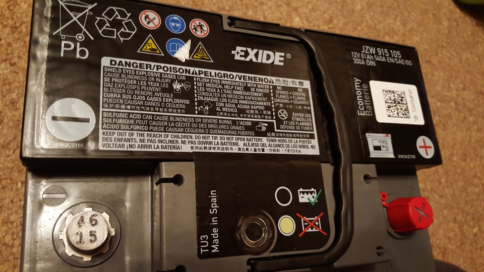 оказался Exide — на клемнике выбита дата изготовления: 46 неделя 15 год! Свежее не бывает! А этож самая важная характеристика новой АКБ! — Volkswagen Tiguan (1G). Запчасти на фото: 915105