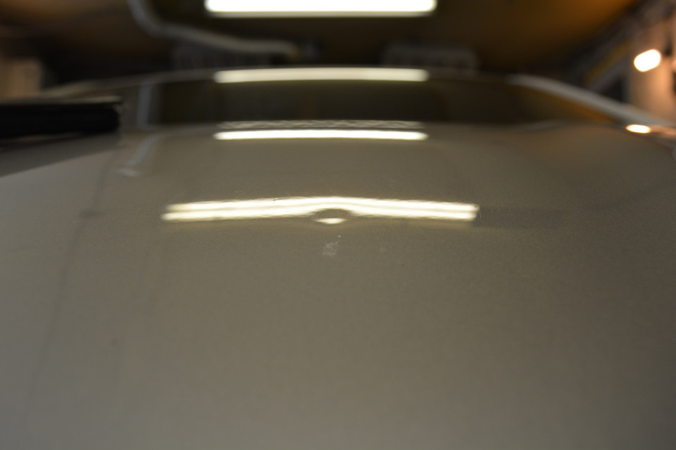 На капоте — Hyundai Solaris (1G)