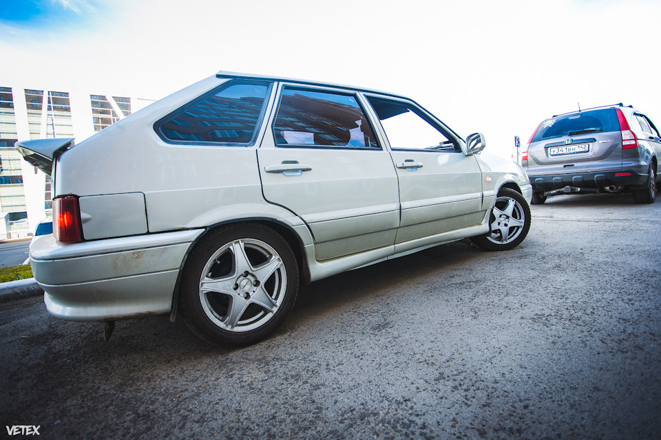 6 — Lada 2114