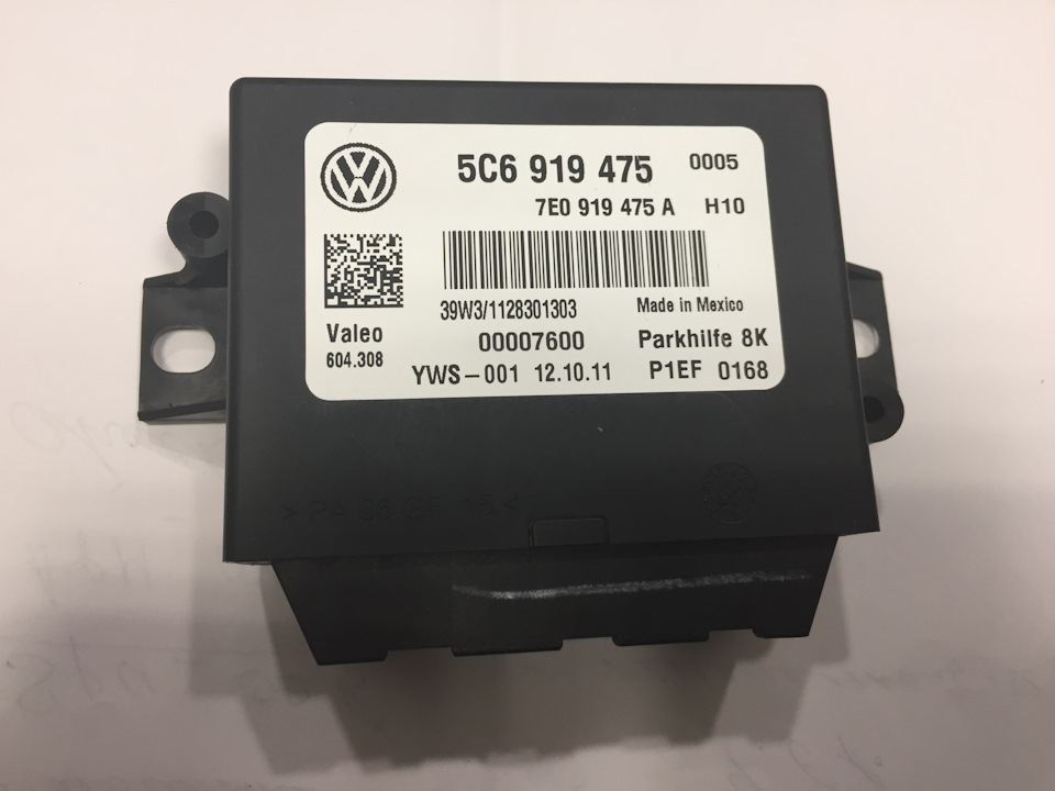 Блок от Jetta — Volkswagen Polo Sedan. Запчасти на фото: 5C6919475, 7E0919475A
