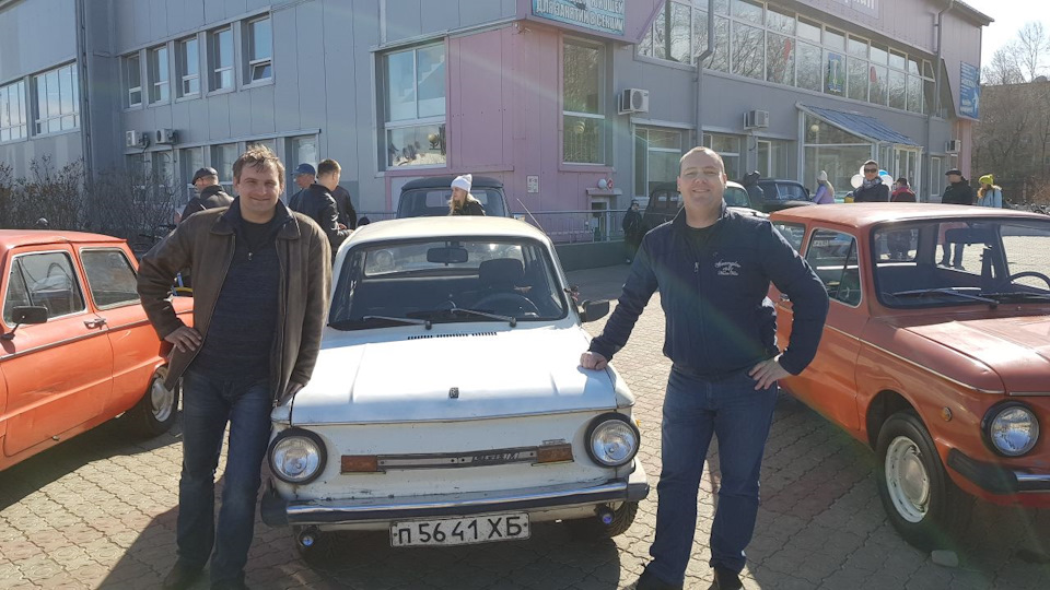 а это снова я с товарищем (только уже бритый) ))) — ЗАЗ 968. Запчасти на фото: 5641XS