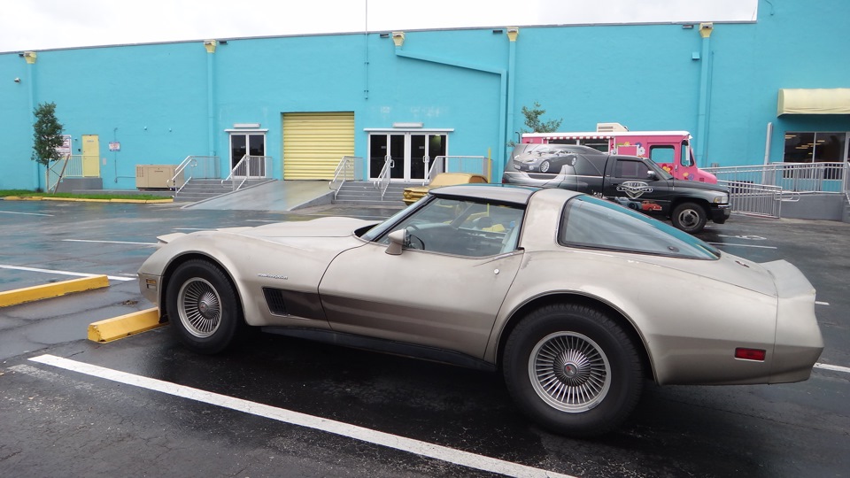 Ну вот и доехал до музея — Chevrolet Corvette C3