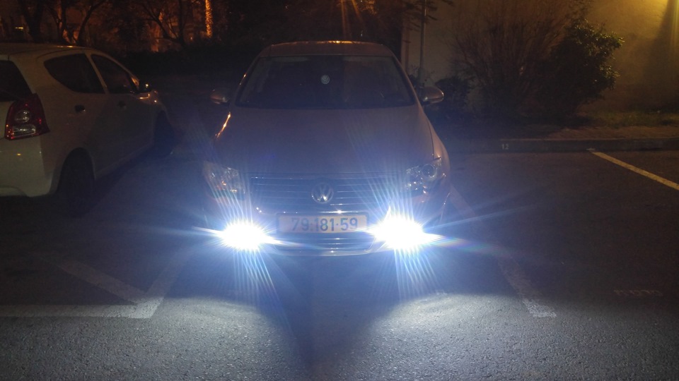 фото ночью — Volkswagen Passat B6