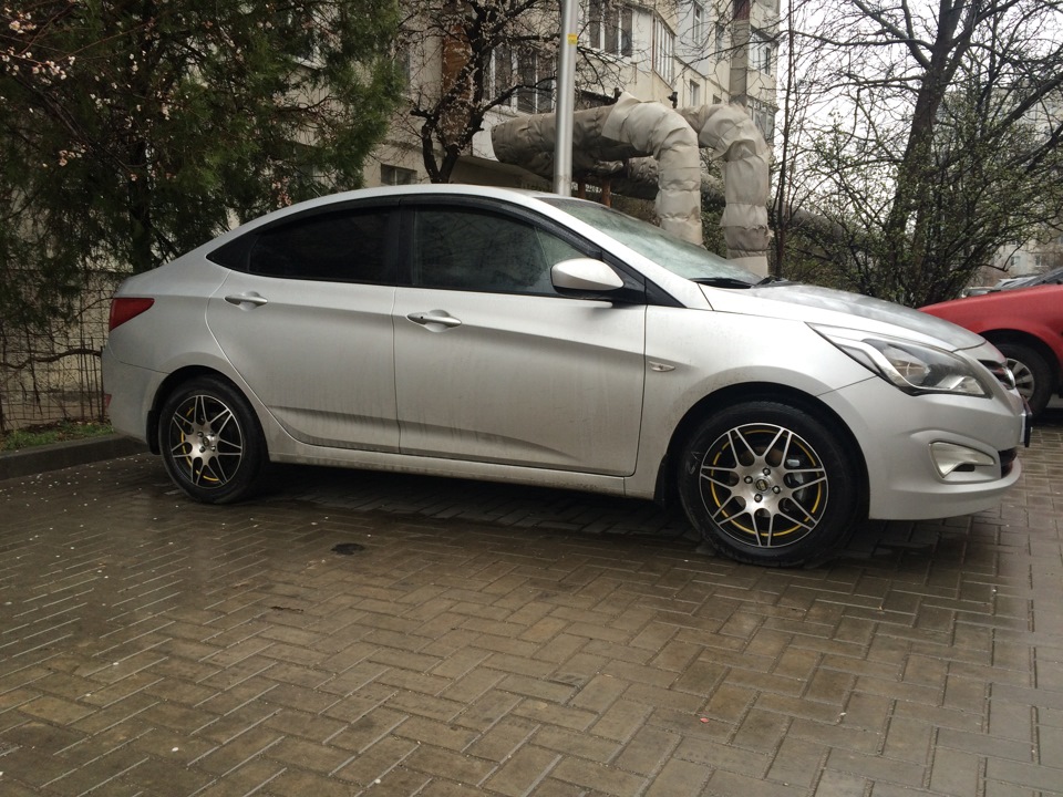 в Симферополе сейчас дождливая погода, поэтому такие фото( — Hyundai Solaris (1G)