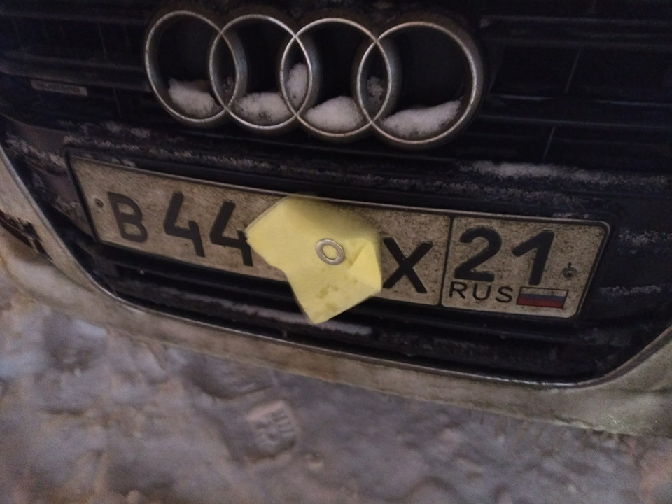 магнит спереди — Audi A6 (C7)