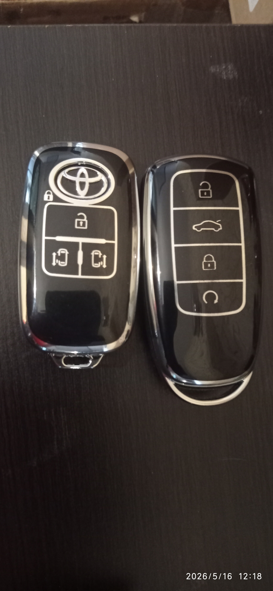 Справа от китайца ключ. — Toyota Roomy