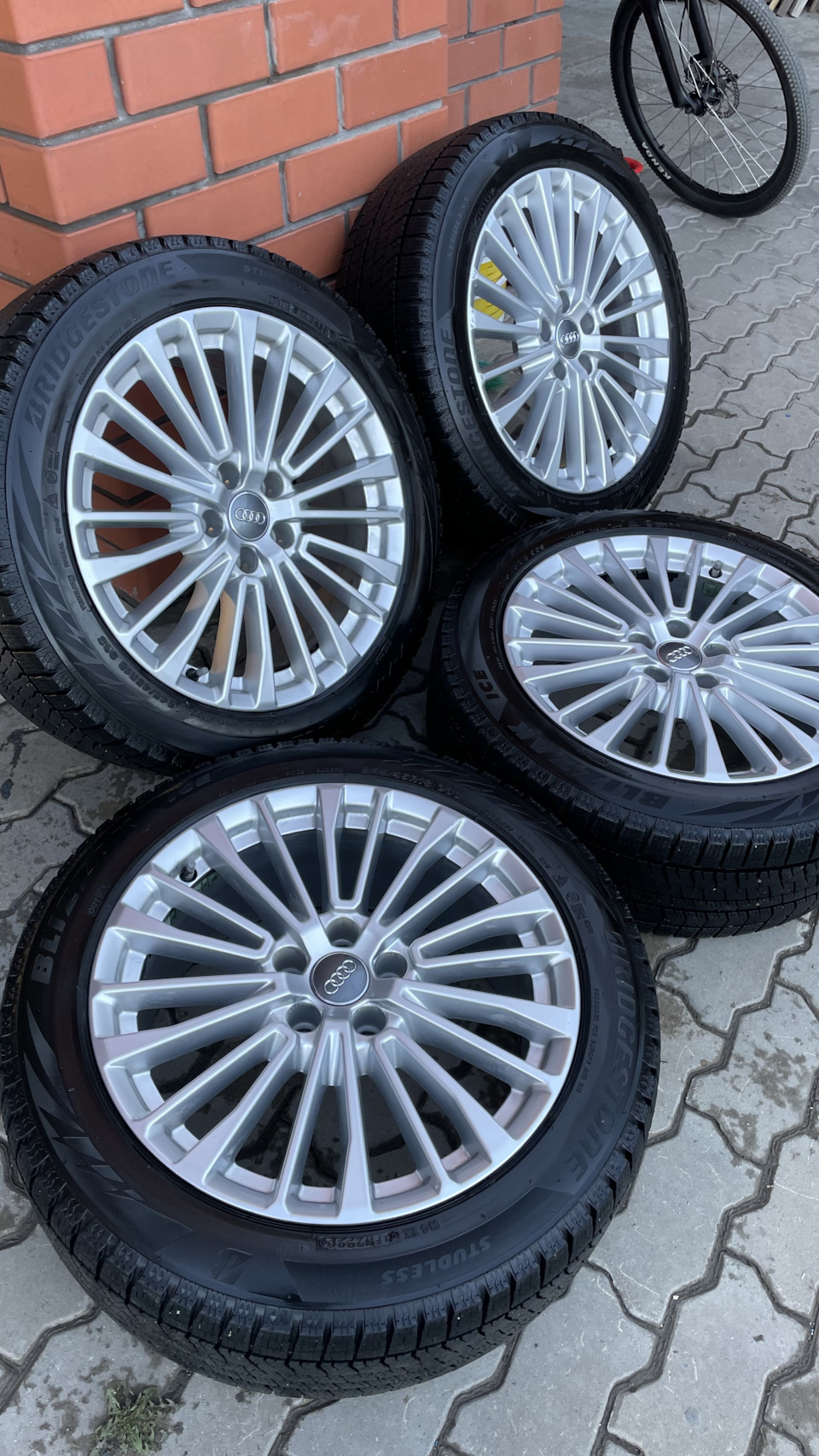 Комплект r18 245/45 — Audi A4 (B9)