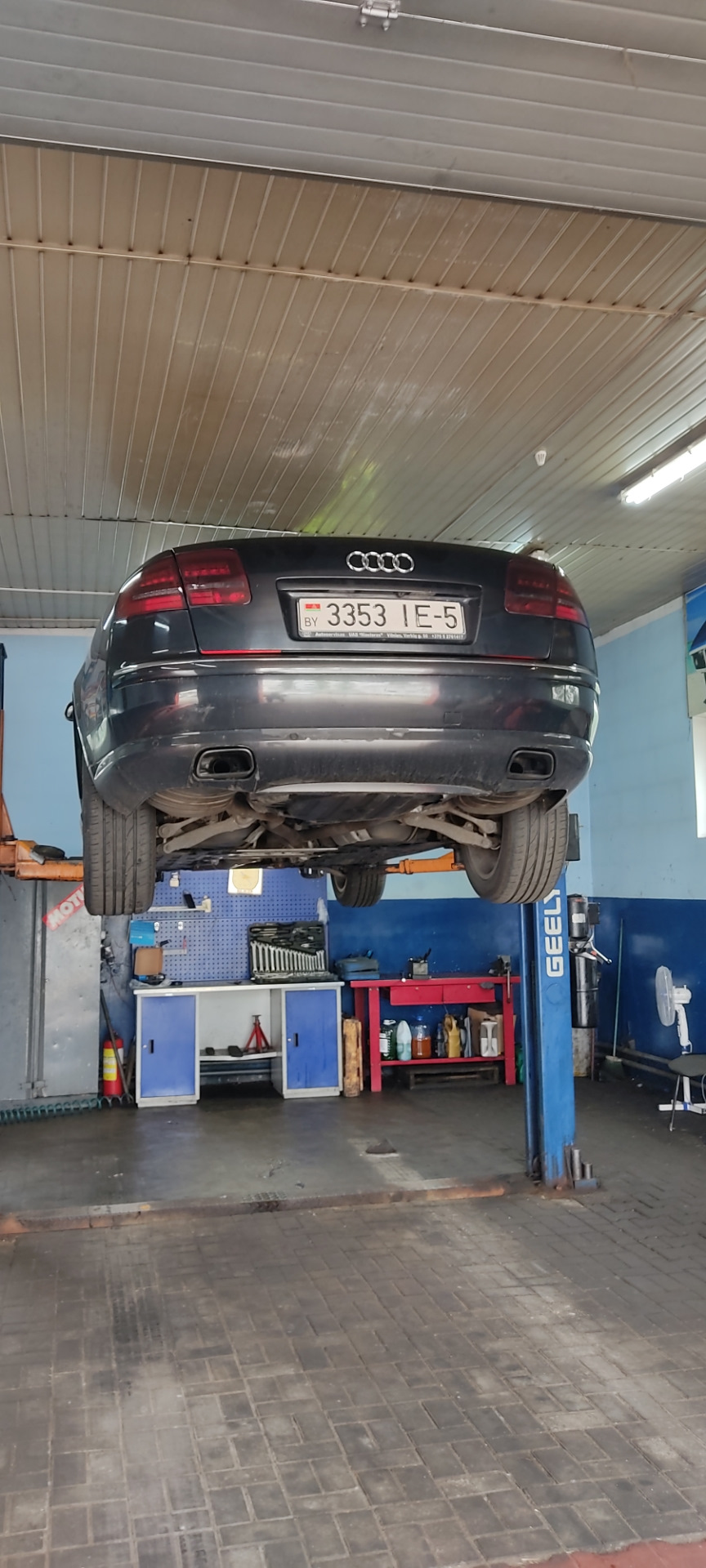 Photo from the logbook Audi A8 (D3)
