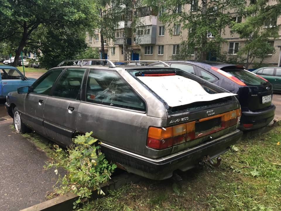 Сбито стекло — Audi 100 (C4)