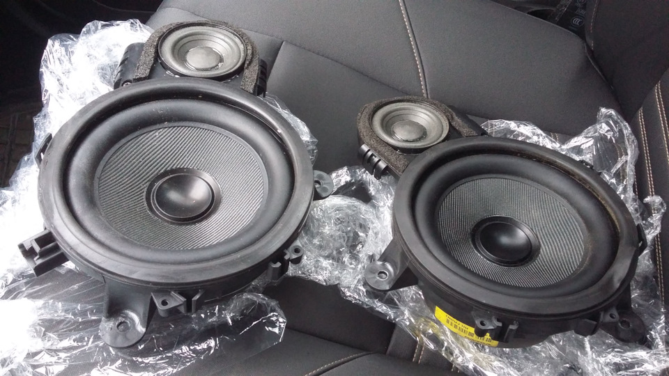 Перед Premium Sound — Volvo S40 (2G)