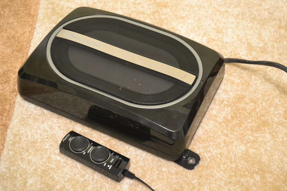 Pioneer TS-WX110A SONY WX-7700MDXカロッツェリア Cабвуфер Pioneer TS-WX110A — Peugeot 301 (2012) бензин, 1,2 л