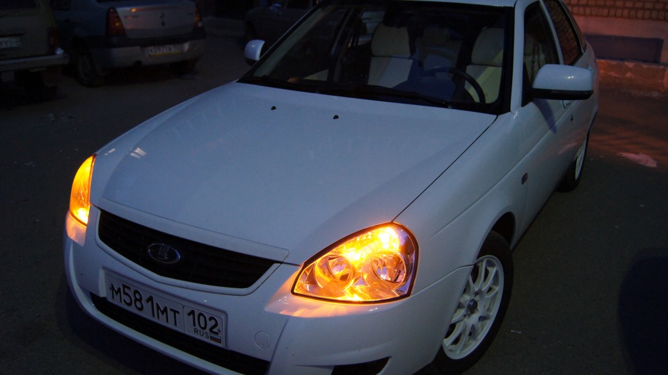 Lada Приора Хэтчбек "SE White"