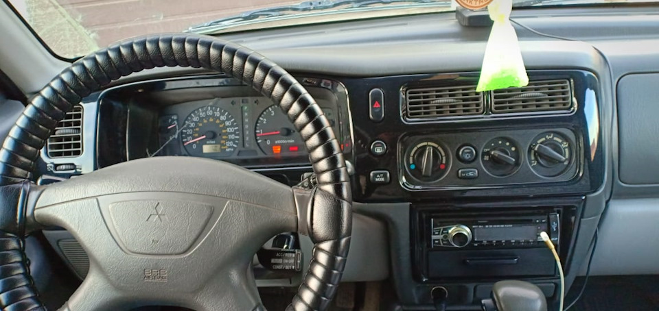 Вот такая вот получилась панель — Mitsubishi Montero Sport (1G)