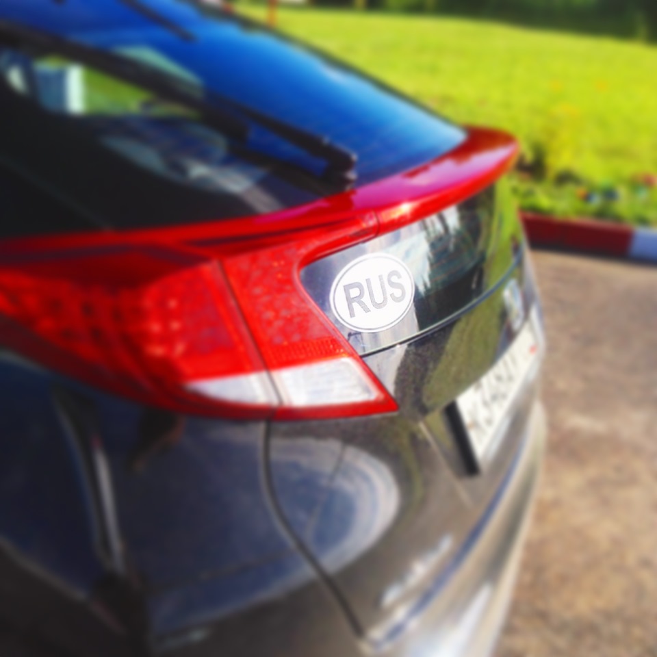 подготовились к Европе наклеечкой) — Honda Civic Hatchback (9G)