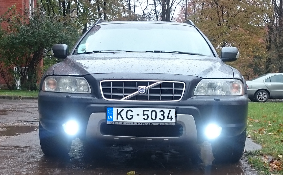 Днём — Volvo XC70 II