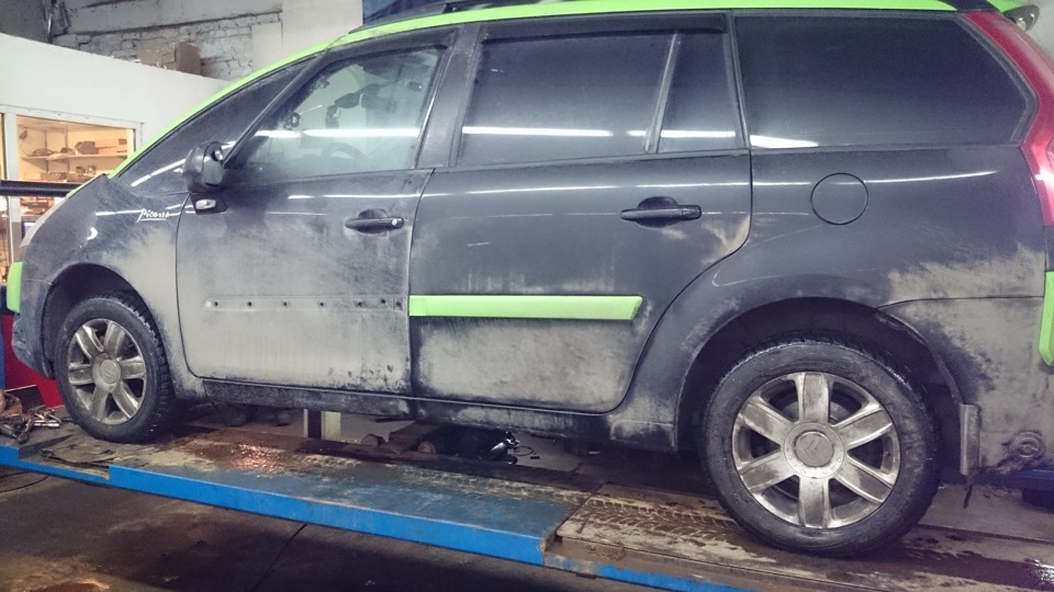 Вид с боку. Перед 45см. зад 43 см. — Citroen Grand C4 Picasso (1G)