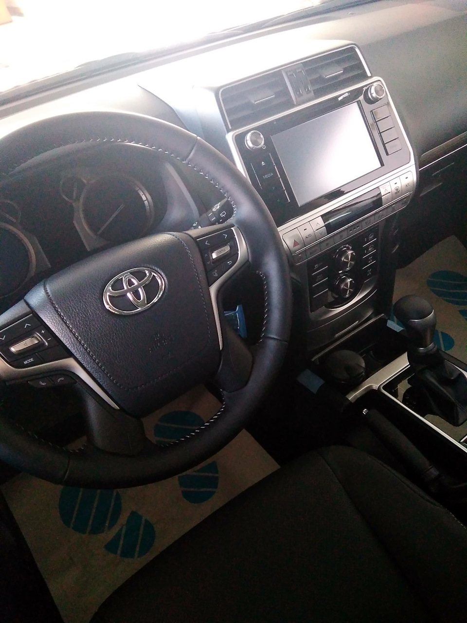 Фото в бортжурнале Toyota RAV4 (IV)
