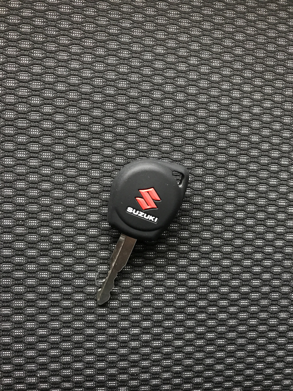 ключик в силиконовом чехле — Suzuki Vitara (4G)