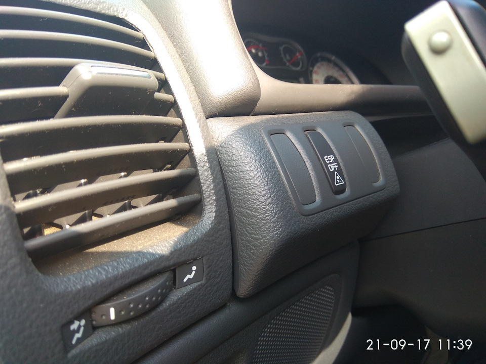 Панелька с кнопками — Renault Laguna II. Запчасти на фото: 210917