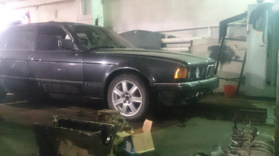 Фото в бортжурнале BMW 7 series (E32)