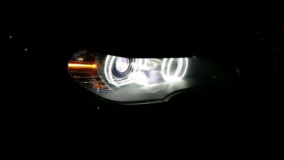 Правая — BMW X5 (E70)