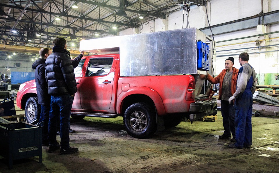 Фото в бортжурнале Toyota Hilux (7G)