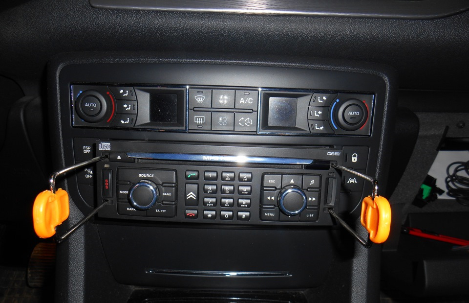 Доставать магнитолу всё равно придётся:) — Citroen C5 (2G)