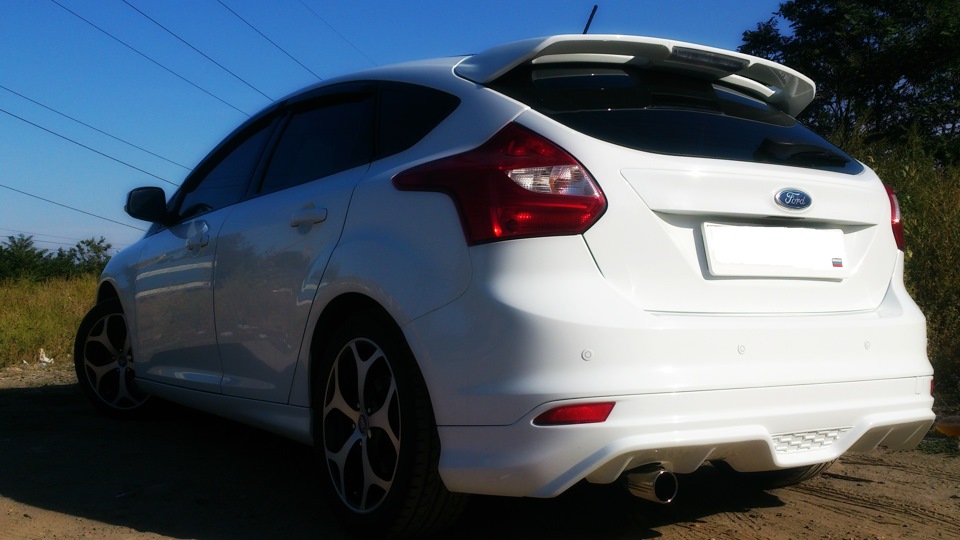 Ford Focus Hatchback Black_@nd_White