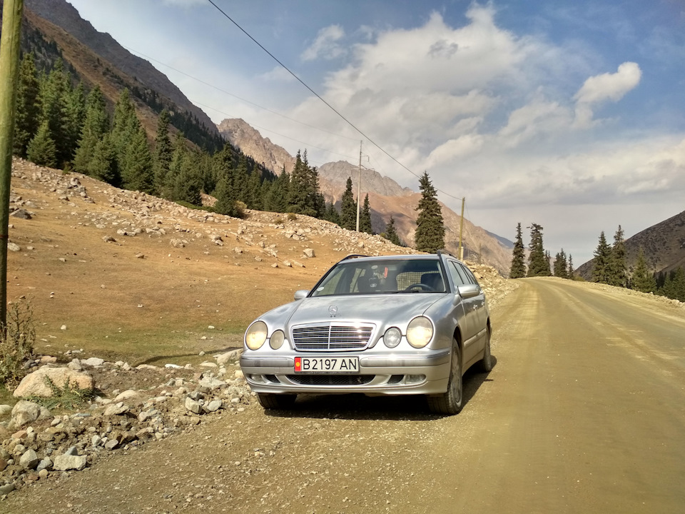 Барскаун — Mercedes-Benz E-Class Estate (S210). Запчасти на фото: B2197