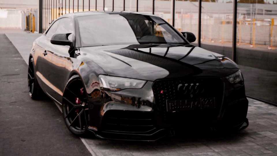 Audi A5 Black COBRA
