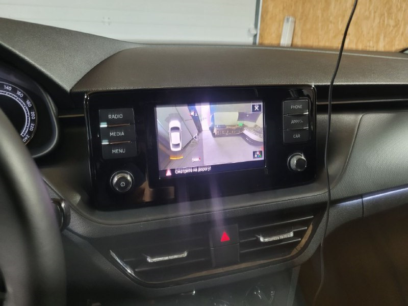 Камера из коробки работает так — Skoda Rapid (2G)
