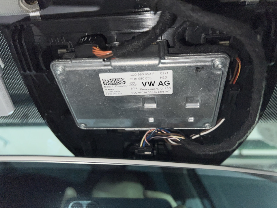 На месте. — Skoda Octavia A7 Mk3. Запчасти на фото: 3Q0980653F, 3Q0980653