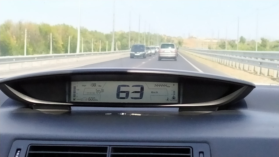 За 15 минут до поломки. Красивый пробег хотел зафиксировать. — Citroen C4 (1G)