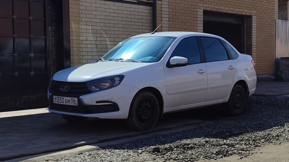 Lada Granta Белый