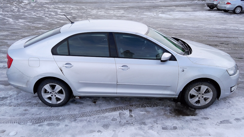 Ещё одно фото с возвышения на сугробчике — Skoda Rapid (1G)