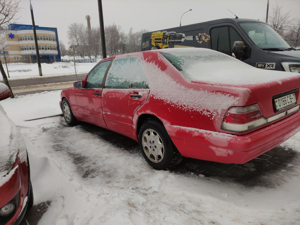 На зиме — Mercedes-Benz S-Class (W140)
