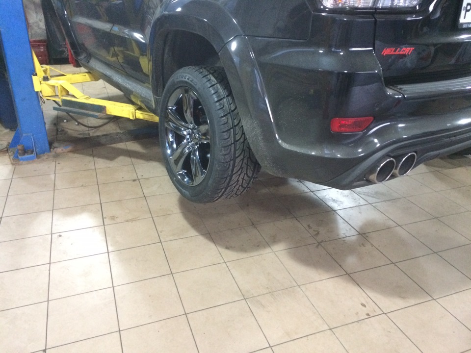 Фото в бортжурнале Jeep Grand Cherokee SRT-8 (WK2)